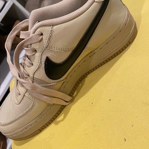 Tan and black air forces 6.5y